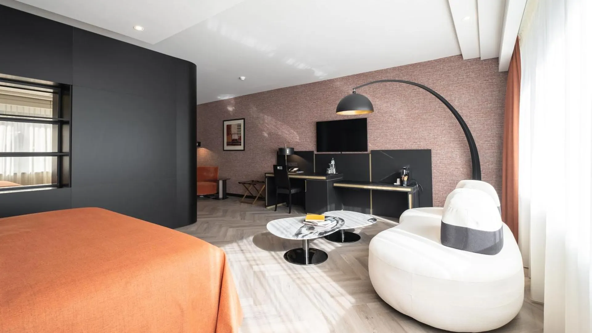Hyllit Hotel Αμβέρσα 4*,