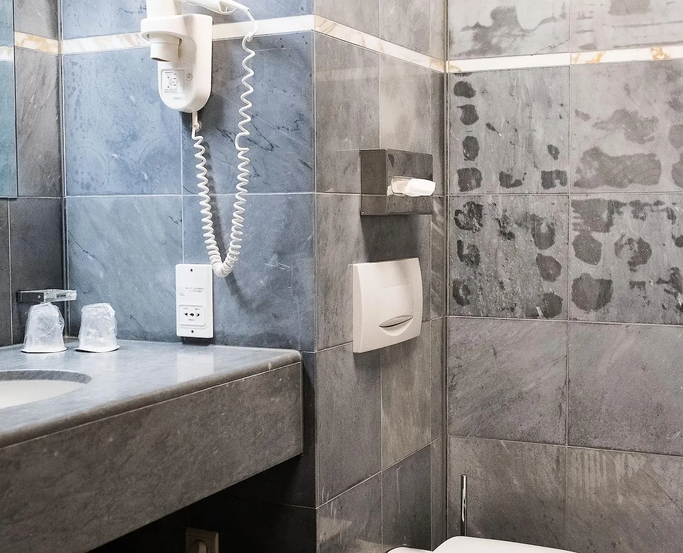 Hyllit Hotel Antwerp 4*,