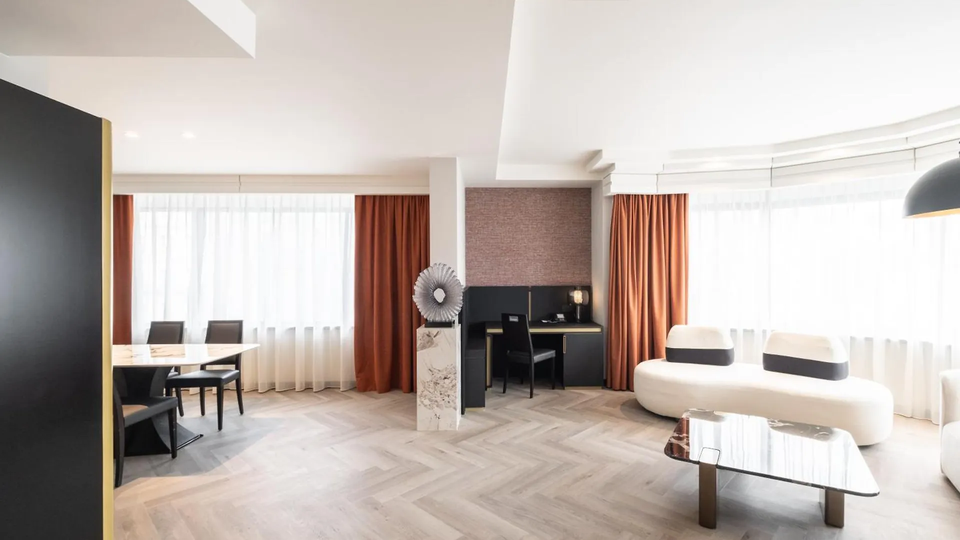 Hyllit Hotel Antwerp 4*,