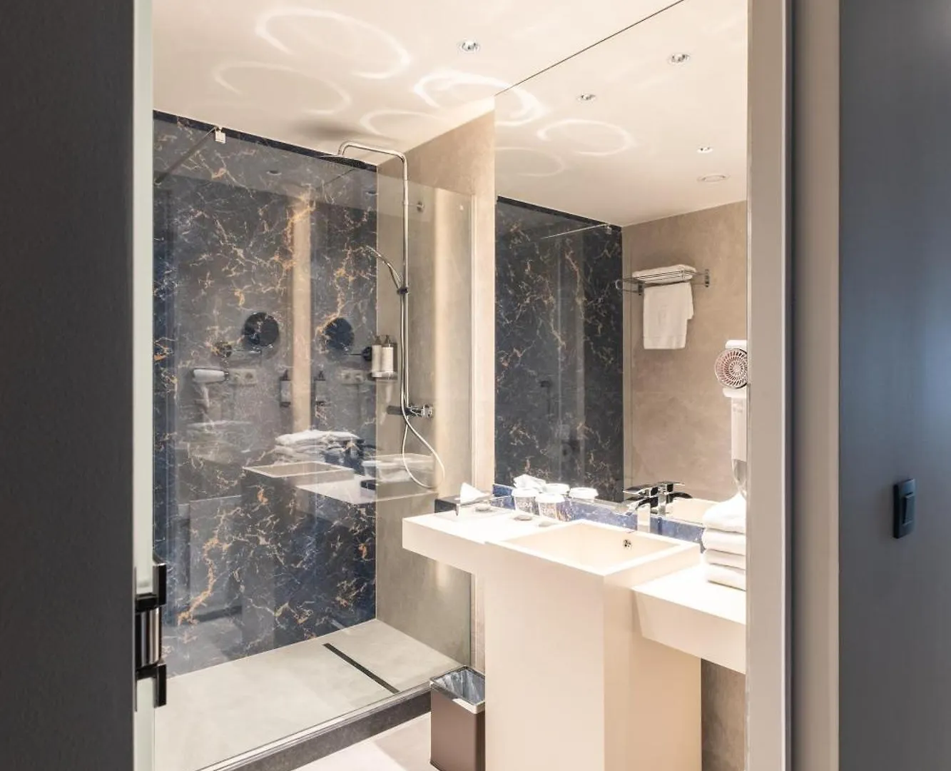 Hyllit Hotel Antwerp 4*,  Belgium