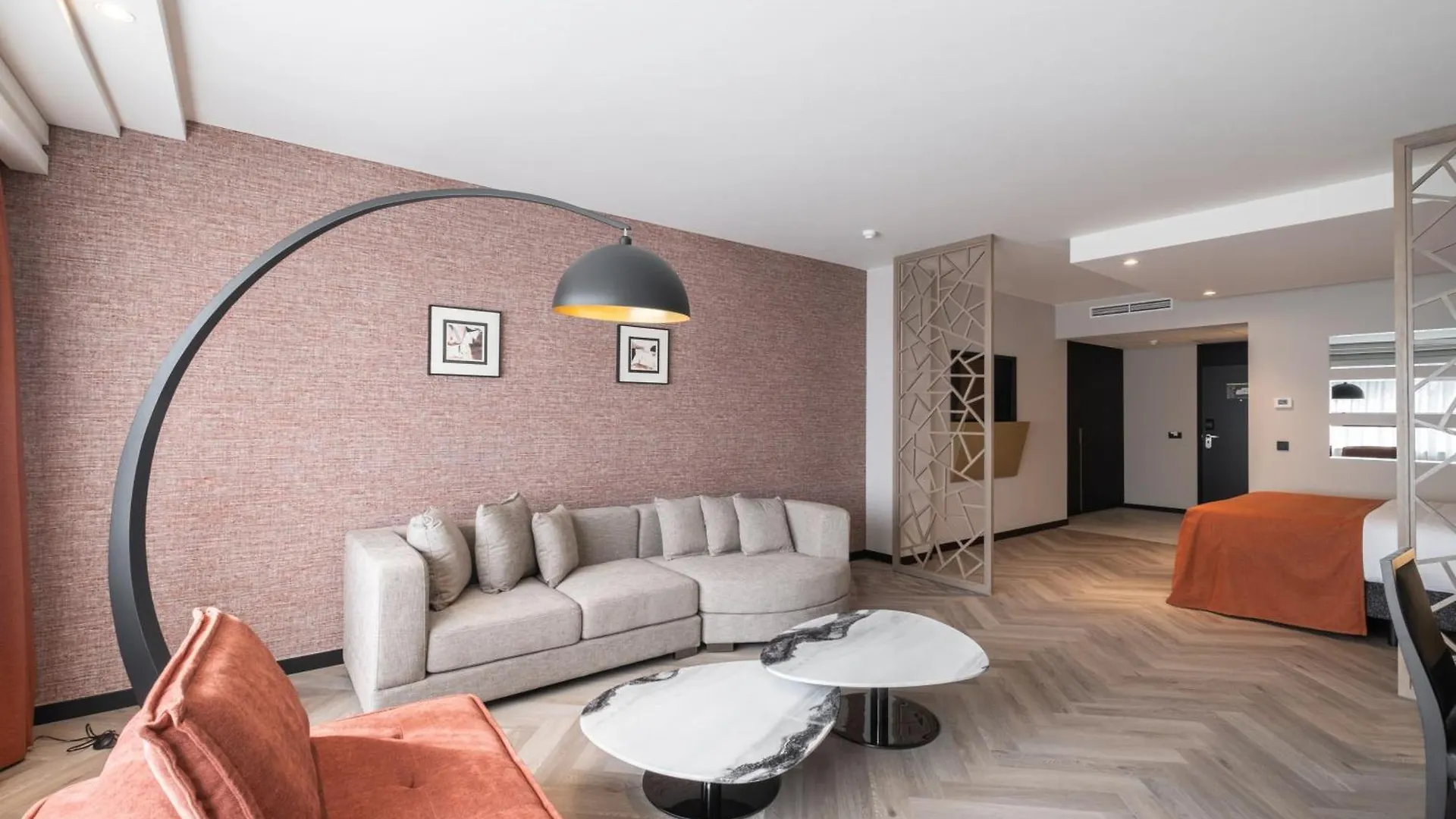 Hyllit Hotel Antwerp 4*,